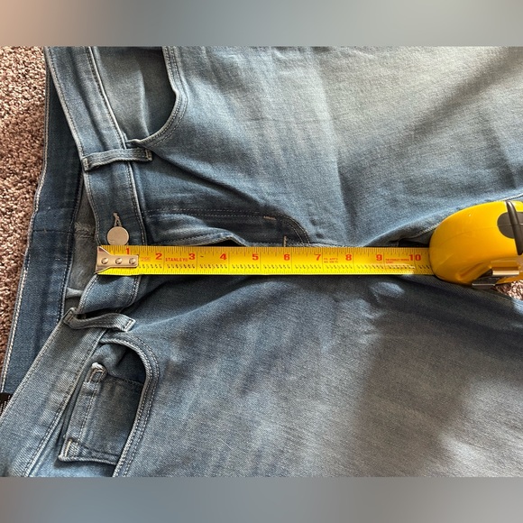 J Brand Selena Mid-Rise Cropped Boot-Cut Jeans. Size 30. - Picture 4 of 7